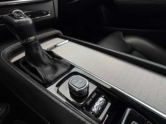 Volvo S90 18 of 22