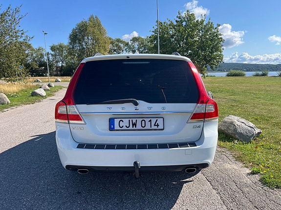 Volvo V70 3 of 7