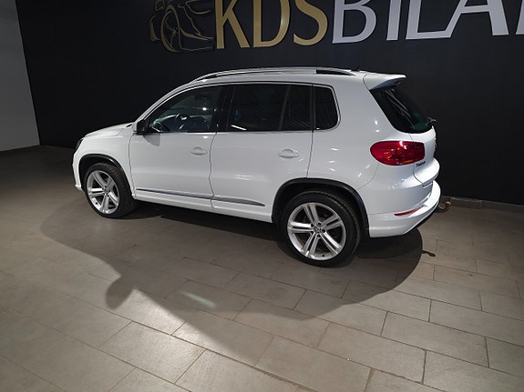 Volkswagen Tiguan 3 of 12