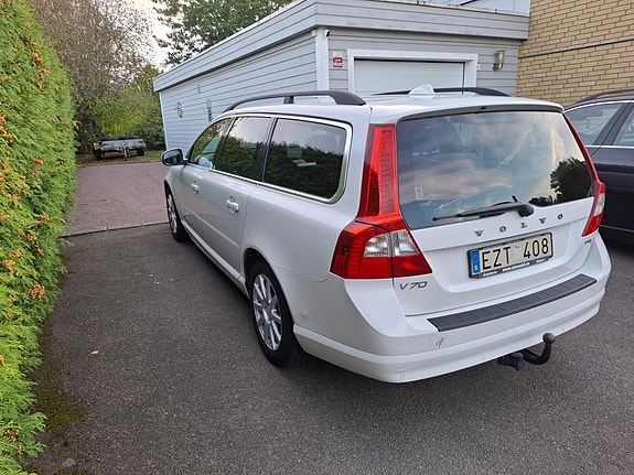 Volvo V70 2 of 13
