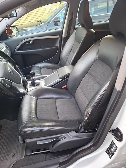 Volvo V70 5 of 13