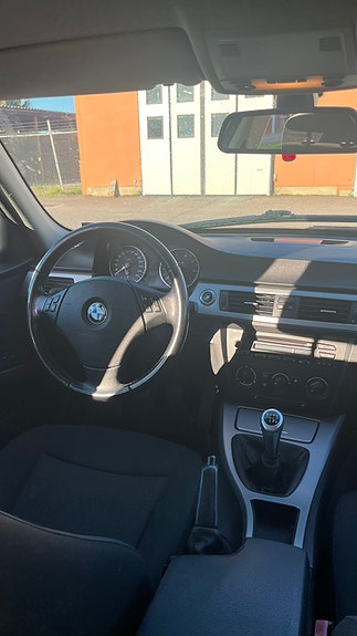 BMW 318i 5 of 5