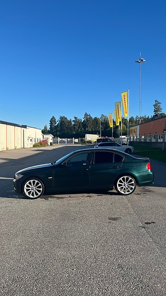 BMW 318i 3 of 5
