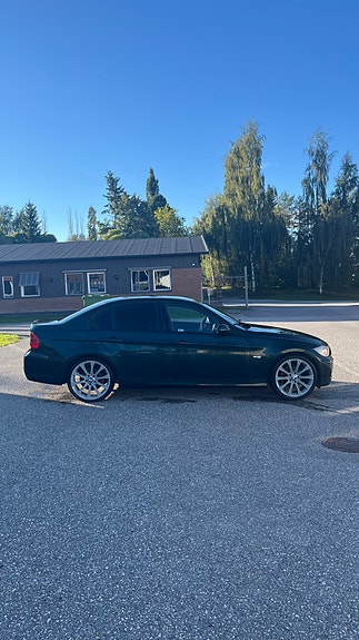 BMW 318i 2 of 5