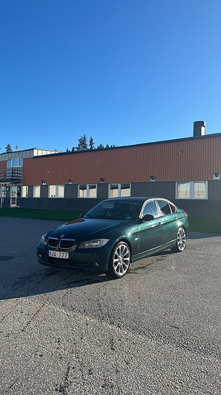 BMW 318i 4 of 5
