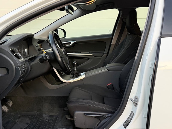 Volvo V60 8 of 16