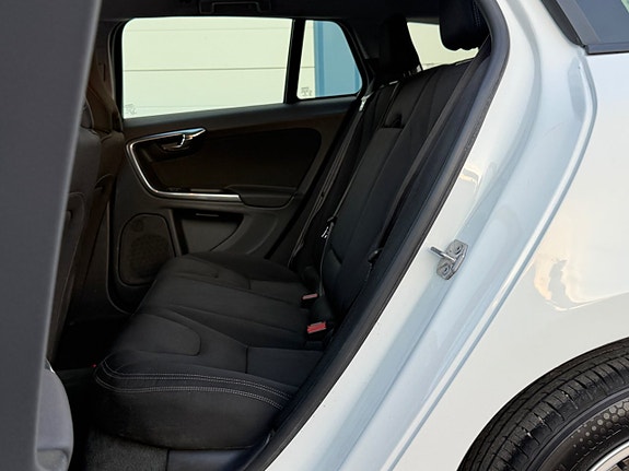 Volvo V60 13 of 16
