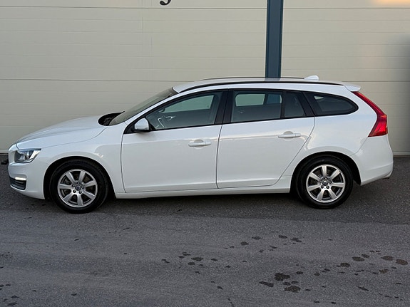 Volvo V60 7 of 16