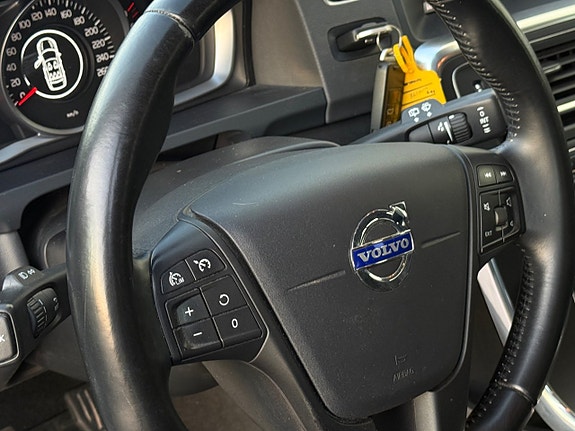 Volvo V60 11 of 16