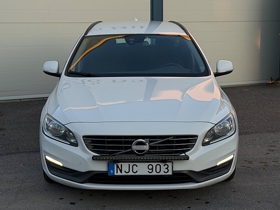 Volvo V60 2 of 16
