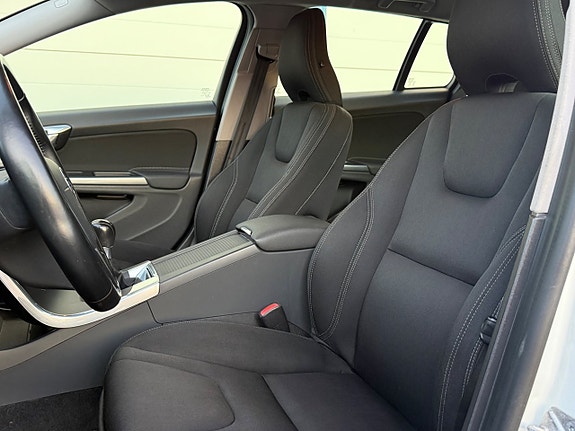 Volvo V60 12 of 16