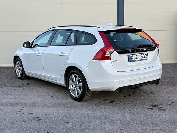 Volvo V60 4 of 16