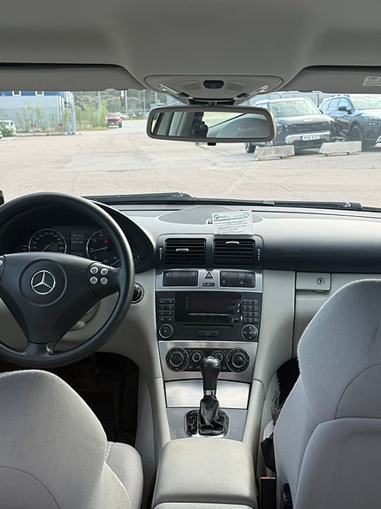 Mercedes-Benz C230 5 of 8