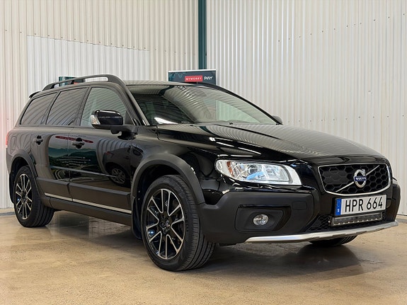 Volvo XC70 2 of 25