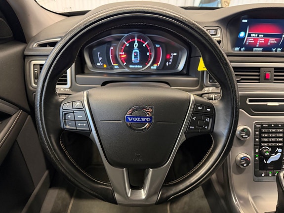 Volvo XC70 11 of 25