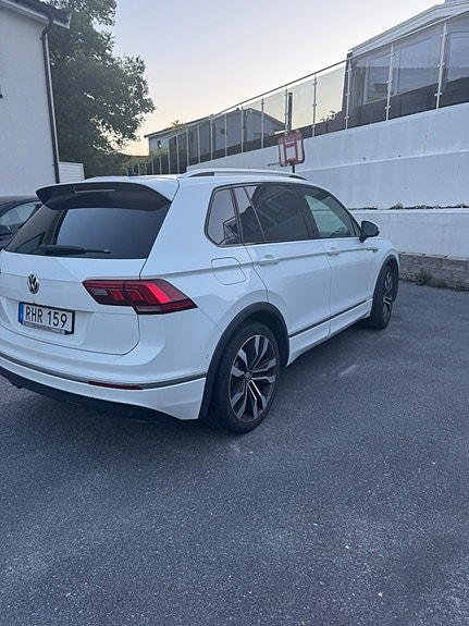 Volkswagen Tiguan 3 of 9