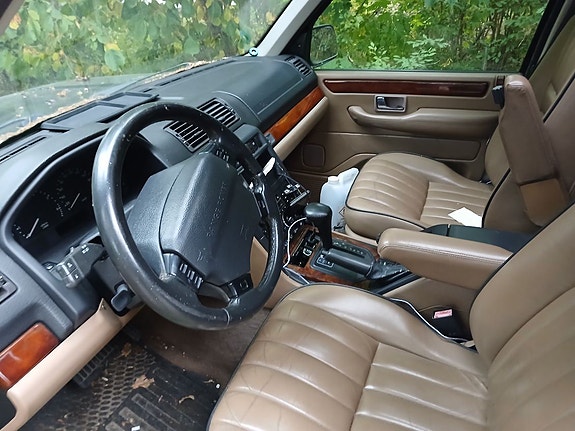 Land Rover Range Rover 2 of 3