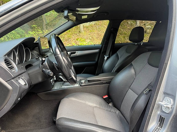 Mercedes-Benz C220 7 of 9