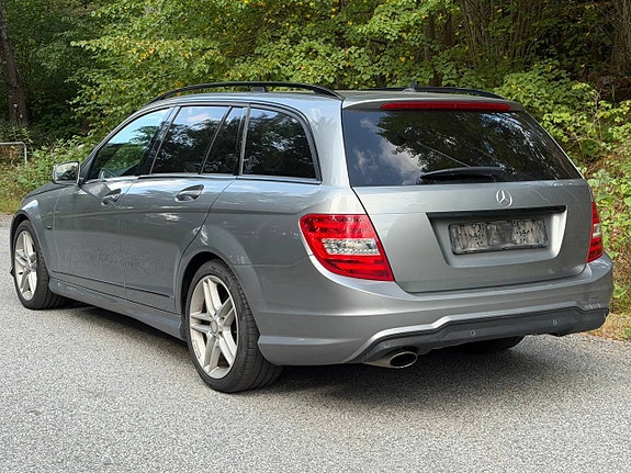 Mercedes-Benz C220 2 of 9