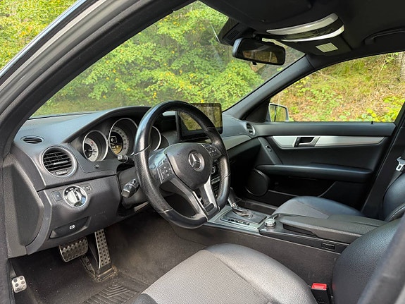 Mercedes-Benz C220 6 of 9