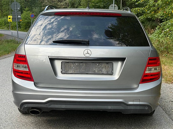 Mercedes-Benz C220 3 of 9