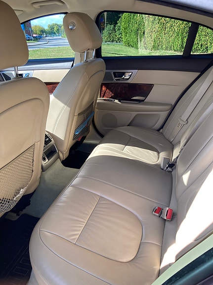 Jaguar XF 6 of 8