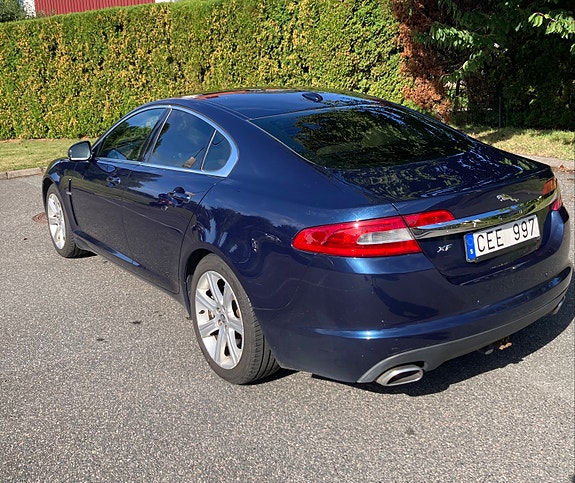Jaguar XF 3 of 8