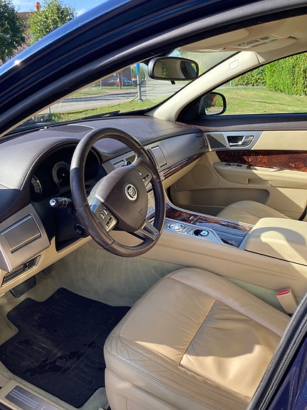 Jaguar XF 5 of 8