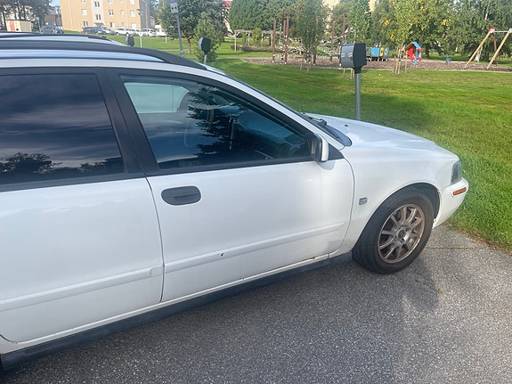 Volvo V40 8 of 8