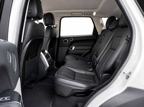 Land Rover Range Rover Sport 9 of 15