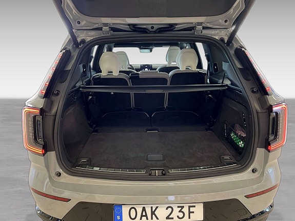 Volvo EX90 13 of 13