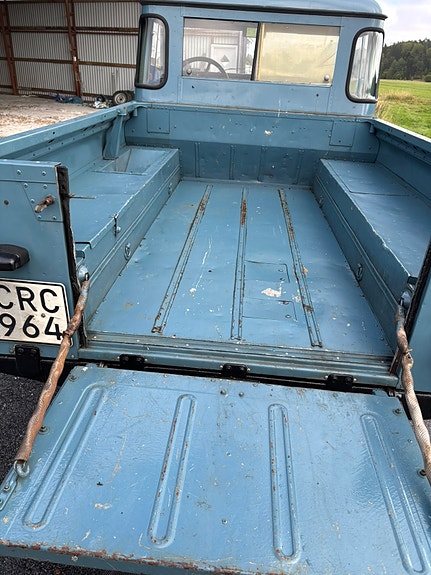 Land Rover 109 2 of 11