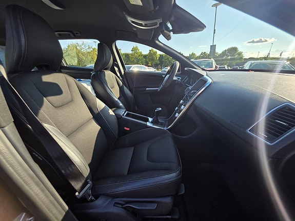 Volvo XC60 11 of 14