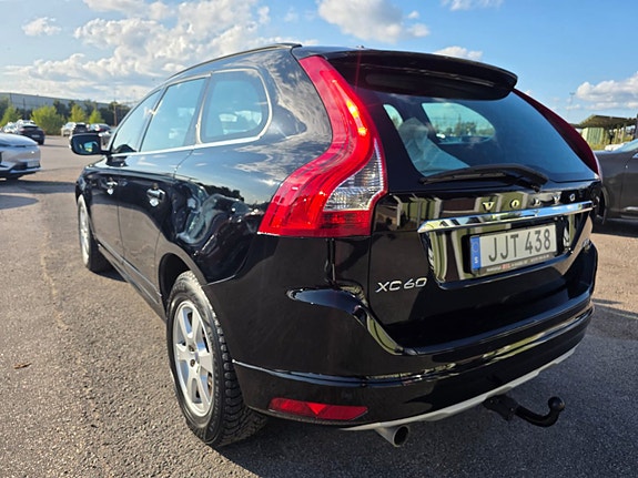 Volvo XC60 2 of 14
