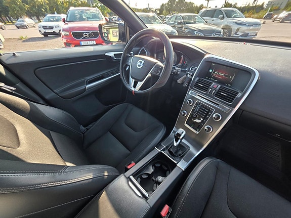Volvo XC60 10 of 14