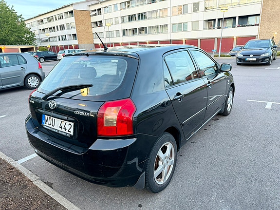 Toyota Corolla 4 of 5