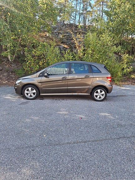 Mercedes-Benz B170 4 of 9