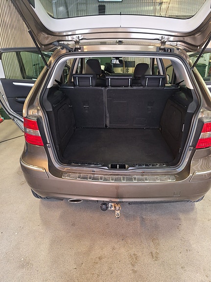 Mercedes-Benz B170 5 of 9