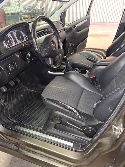 Mercedes-Benz B170 8 of 9
