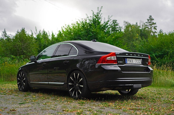 Volvo S80 2 of 8
