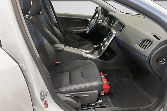 Volvo V60 Cross Country 9 of 12