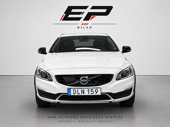 Volvo V60 Cross Country 2 of 12