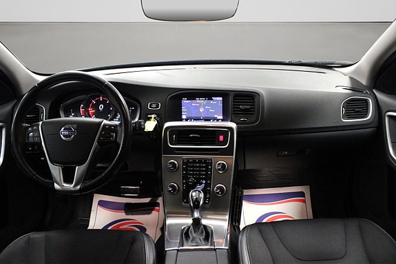 Volvo V60 Cross Country 7 of 12