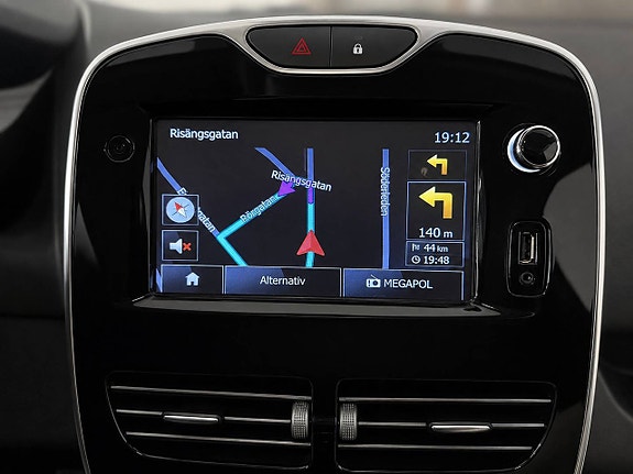 Renault Clio 15 of 17