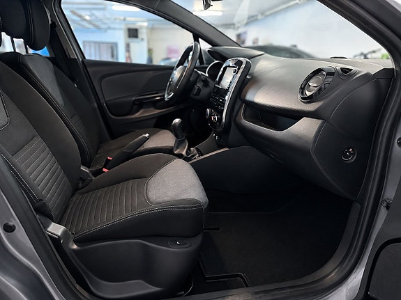 Renault Clio 12 of 17