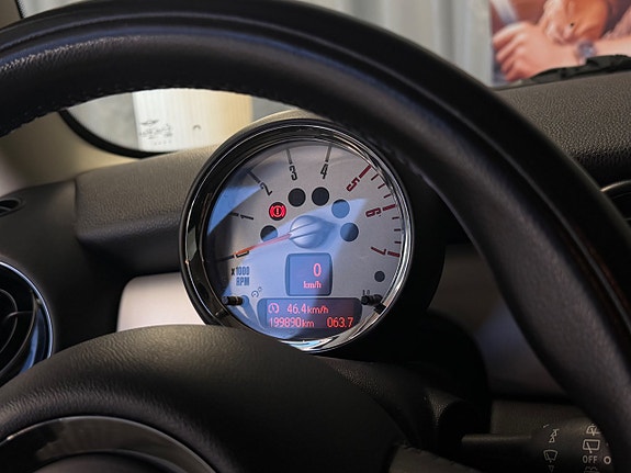 MINI Cooper 11 of 13