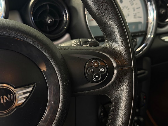 MINI Cooper 8 of 13