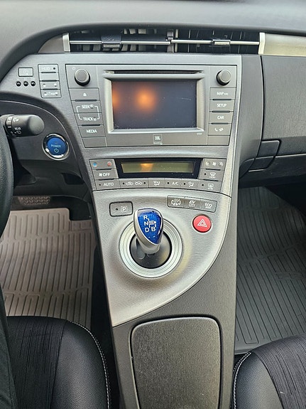 Toyota Prius Plug-in Hybrid 11 of 25