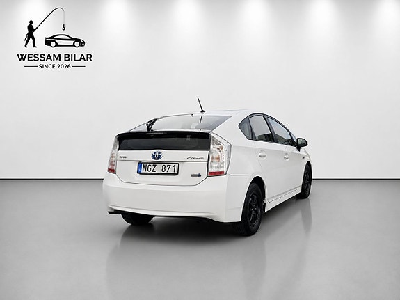 Toyota Prius Plug-in Hybrid 3 of 25