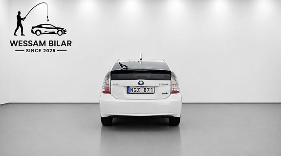 Toyota Prius Plug-in Hybrid 4 of 25